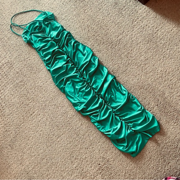 New Bright Emerald Green Bodycon Ruched Midi Dress XS - Picture 4 of 4